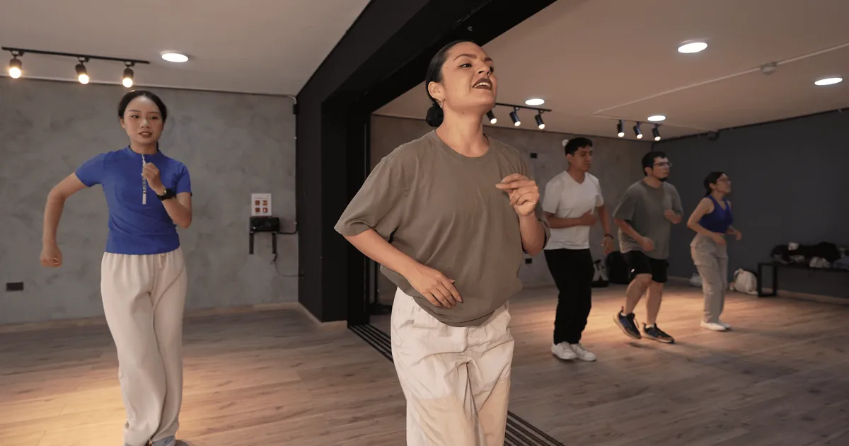 Cómo aprenden los adultos a bailar salsa: lo que nadie te explica — Cuban Groove Peru, academia de salsa cubana en Miraflores